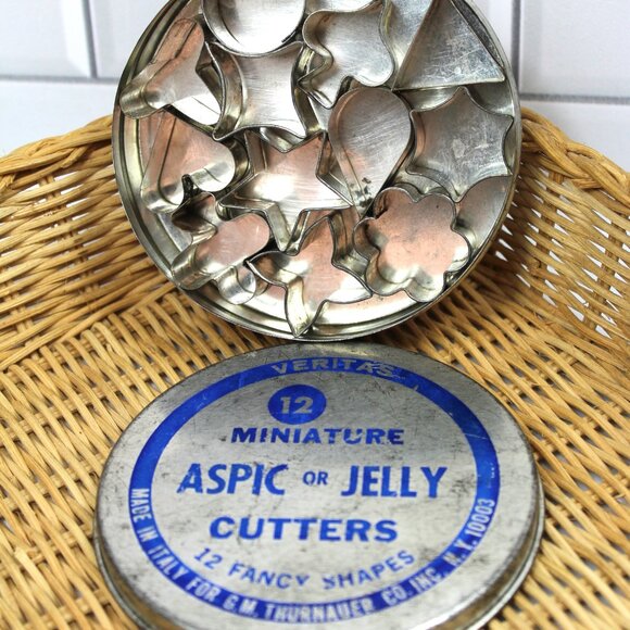 Vintage Veritas Aspic Jelly Cutters:12 Retro Fancy Shapes Made in Italy - Picture 1 of 9